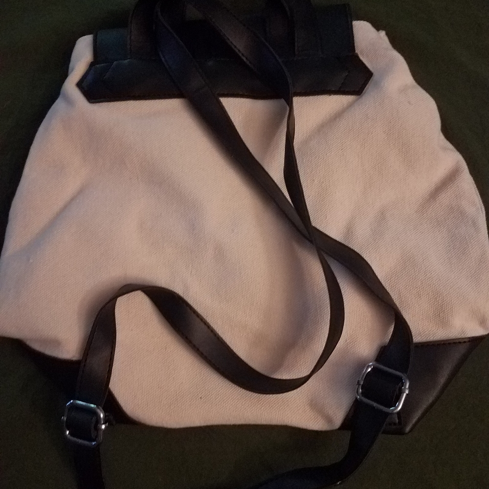 Backpack - Picture 2 of 6